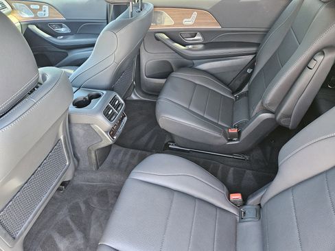 Certified 2025 Mercedes-Benz GLS 450 4MATIC image 29