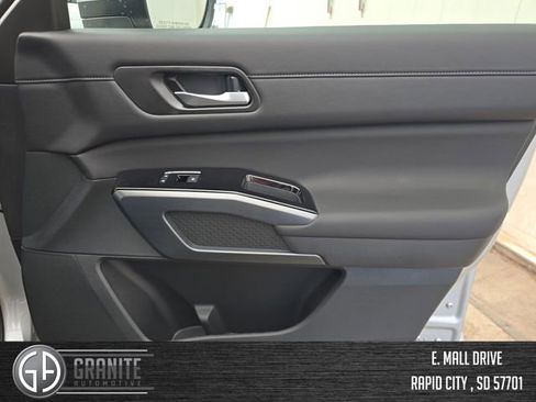 New 2025 Nissan Pathfinder SL image 21