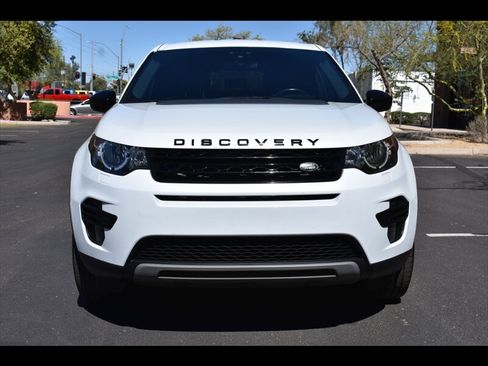Used 2019 Land Rover Discovery Sport SE image 8