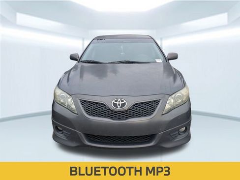 Used 2010 Toyota Camry SE image 2