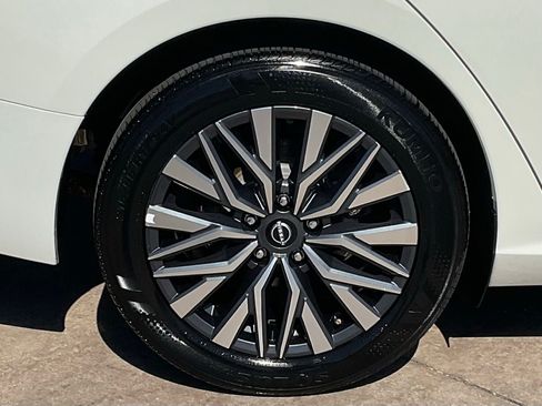 Used 2024 Nissan Altima 2.5 SV FWD image 7