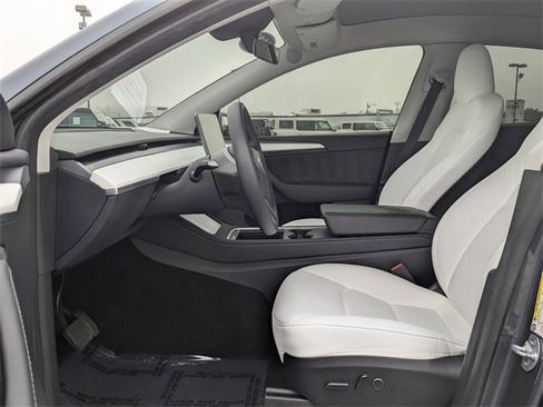 Used 2023 Tesla Model Y Long Range image 19