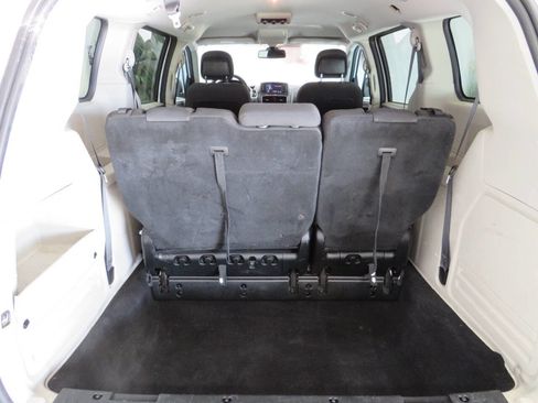 Used 2019 Dodge Grand Caravan SE image 13