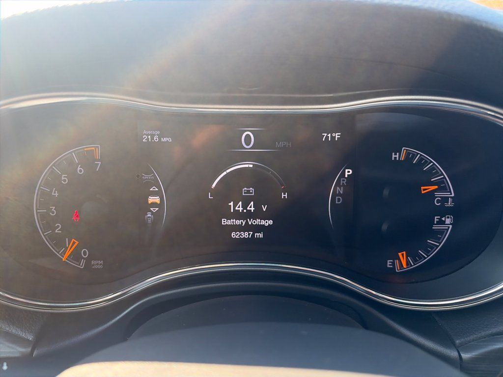 Used 2020 Jeep Grand Cherokee Laredo AWD/4WD image 16