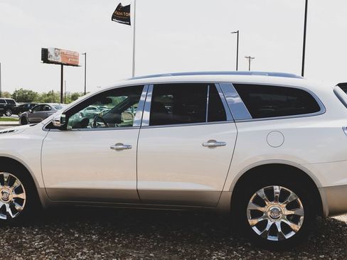 Used 2011 Buick Enclave CXL image 6