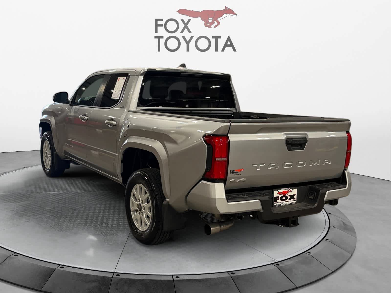 Used 2025 Toyota Tacoma SR5 AWD/4WD image 4