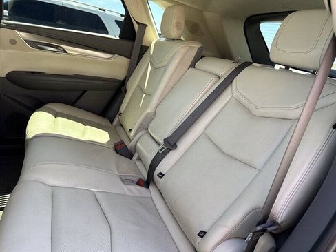 Used 2018 Cadillac XT5 Luxury w/ Driver Awareness Package FWD image 19