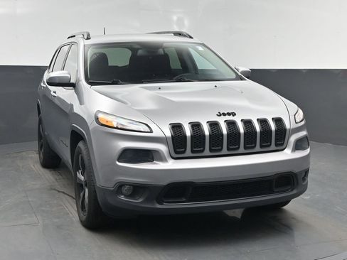 Used 2016 Jeep Cherokee Latitude AWD/4WD image 21