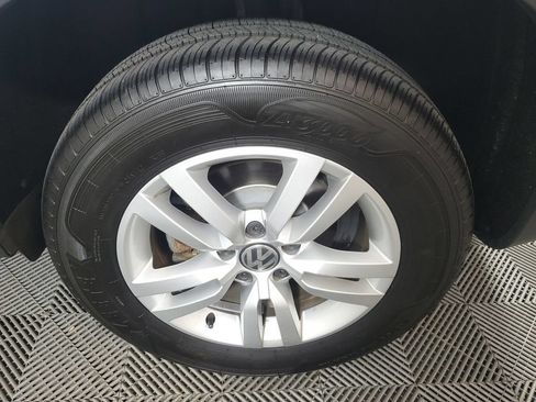 Used 2017 Volkswagen Tiguan S AWD/4WD image 10