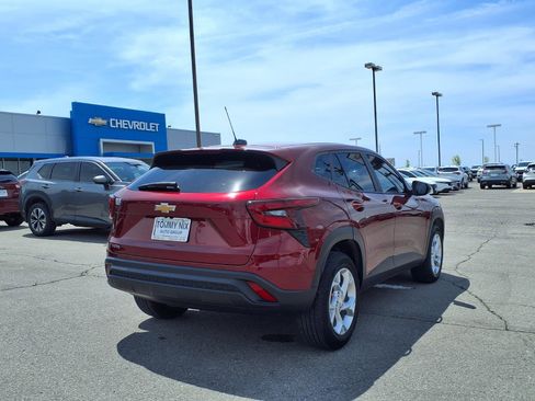 Used 2024 Chevrolet Trax LS w/ LS Convenience Package FWD image 20