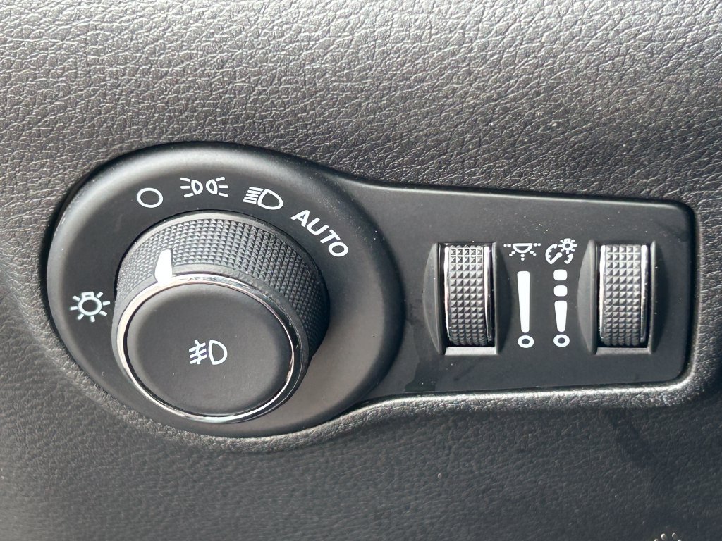 Used 2024 Jeep Compass Latitude AWD/4WD image 23