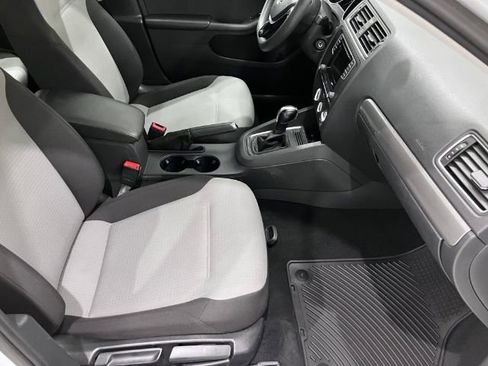 Used 2017 Volkswagen Jetta S image 41