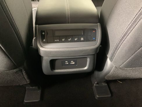 Used 2025 Nissan Pathfinder SV image 37