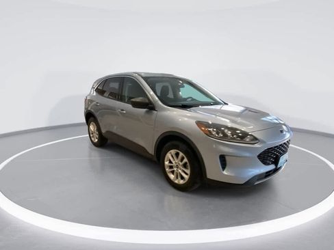 Used 2022 Ford Escape SE image 2