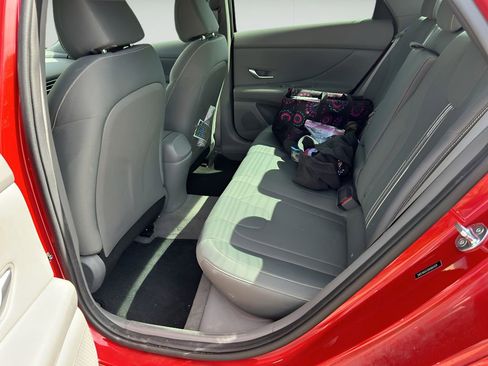 Used 2022 Hyundai Elantra SEL w/ Convenience + Premium Package FWD image 7