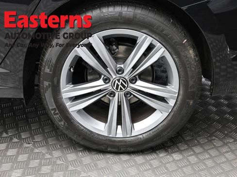 Used 2024 Volkswagen Jetta SE image 8