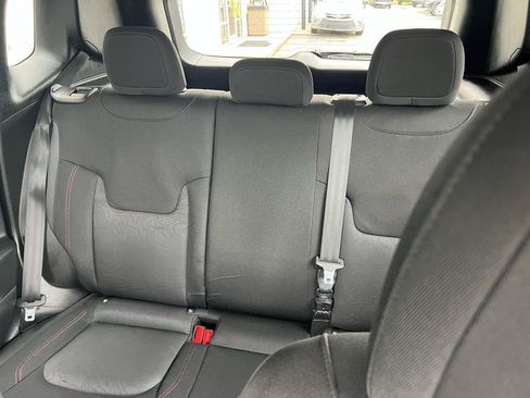 Used 2017 Jeep Renegade Trailhawk AWD/4WD image 13
