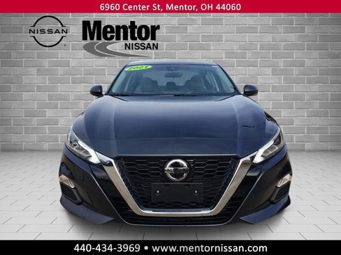 Used 2021 Nissan Altima 2.5 SV w/ SV Premium Package image 2