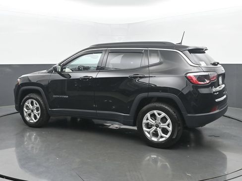 Used 2025 Jeep Compass Latitude AWD/4WD image 3