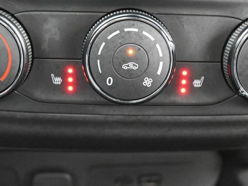 Used 2025 Chevrolet Trax RS w/ Driver Confidence Package FWD image 20