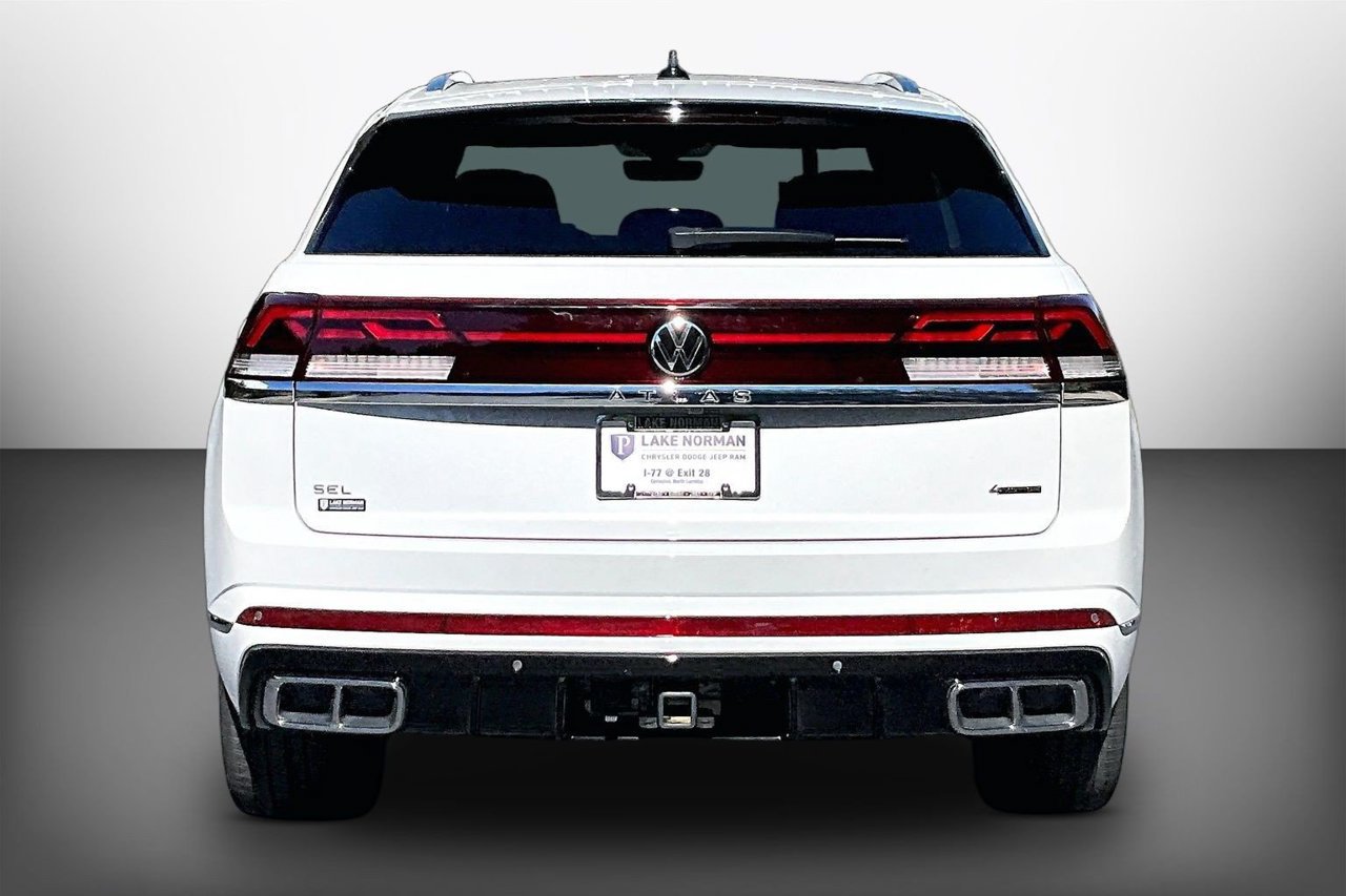 Used 2024 Volkswagen Atlas Cross Sport SEL R-Line AWD/4WD image 7