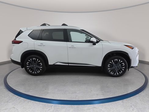 New 2026 Nissan Rogue Platinum AWD/4WD image 4