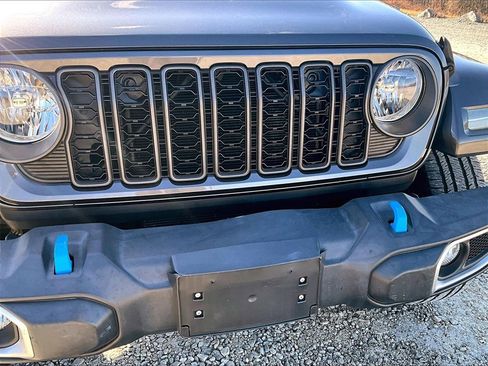 Used 2024 Jeep Wrangler Unlimited image 25