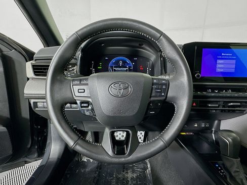 Used 2025 Toyota Camry SE FWD image 15
