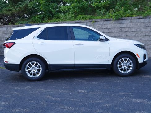 Certified 2024 Chevrolet Equinox LT AWD/4WD image 8