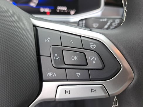 New 2026 Volkswagen Taos SE image 17