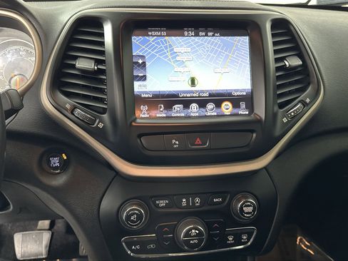 Used 2016 Jeep Cherokee Latitude w/ Comfort/Convenience Group image 25