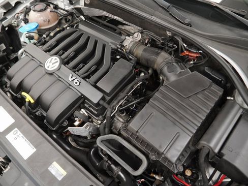 Used 2018 Volkswagen Passat 3.6 image 52