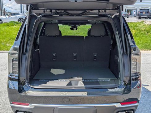 New 2026 Chevrolet Suburban High Country w/ Sun And Tow Package AWD/4WD image 10