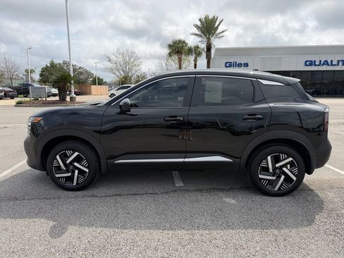 Used 2026 Nissan Kicks SV image 2