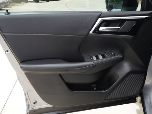 Used 2024 Mitsubishi Outlander SE FWD image 13
