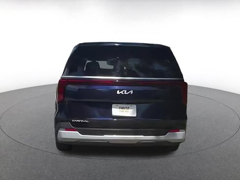 Used 2026 Kia Carnival FWD image 12