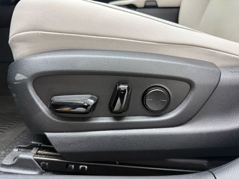 Used 2022 Lexus UX 250h w/ Premium Package image 10