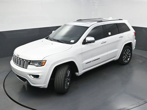 Used 2017 Jeep Grand Cherokee Overland AWD/4WD image 34