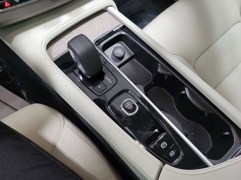 Used 2024 Volvo XC90 B6 Plus image 45