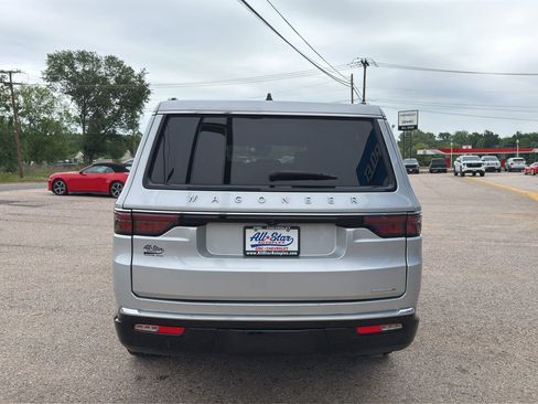 Used 2024 Jeep Wagoneer Series II w/ Flexible Seating Group RWD image 7
