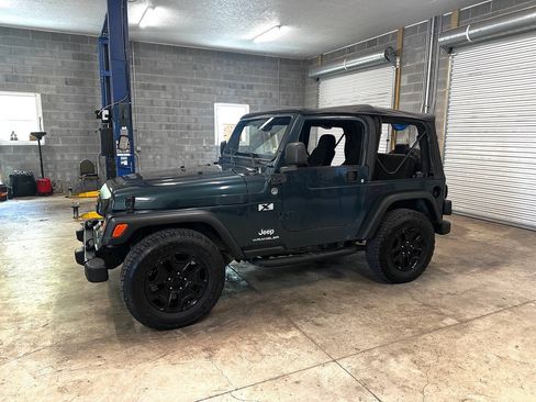 Used 2005 Jeep Wrangler X w/ Tire & Wheel Group (Ecco) AWD/4WD image 12