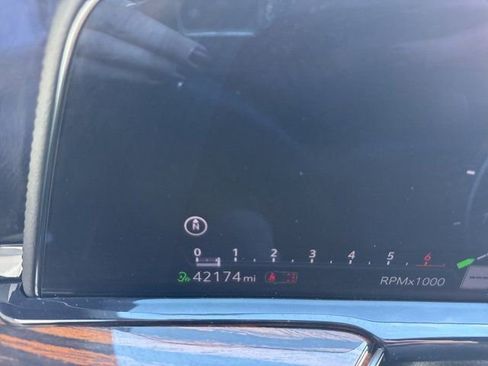 Used 2023 Cadillac Escalade Premium Luxury image 21