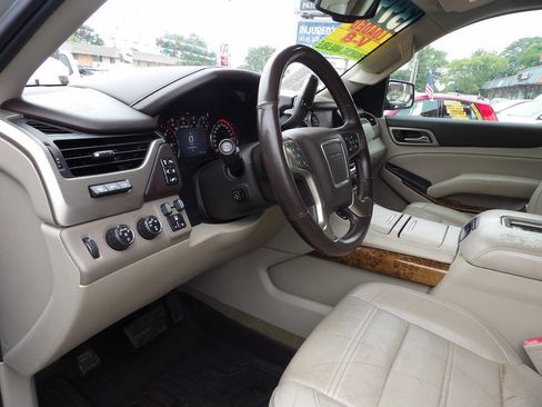 Used 2015 GMC Yukon Denali w/ Premium Package RWD image 6