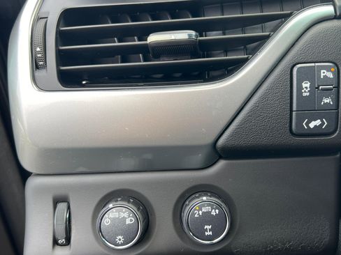 Used 2019 Chevrolet Suburban LT image 22