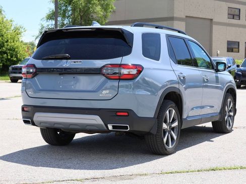 Used 2025 Honda Pilot Touring image 9