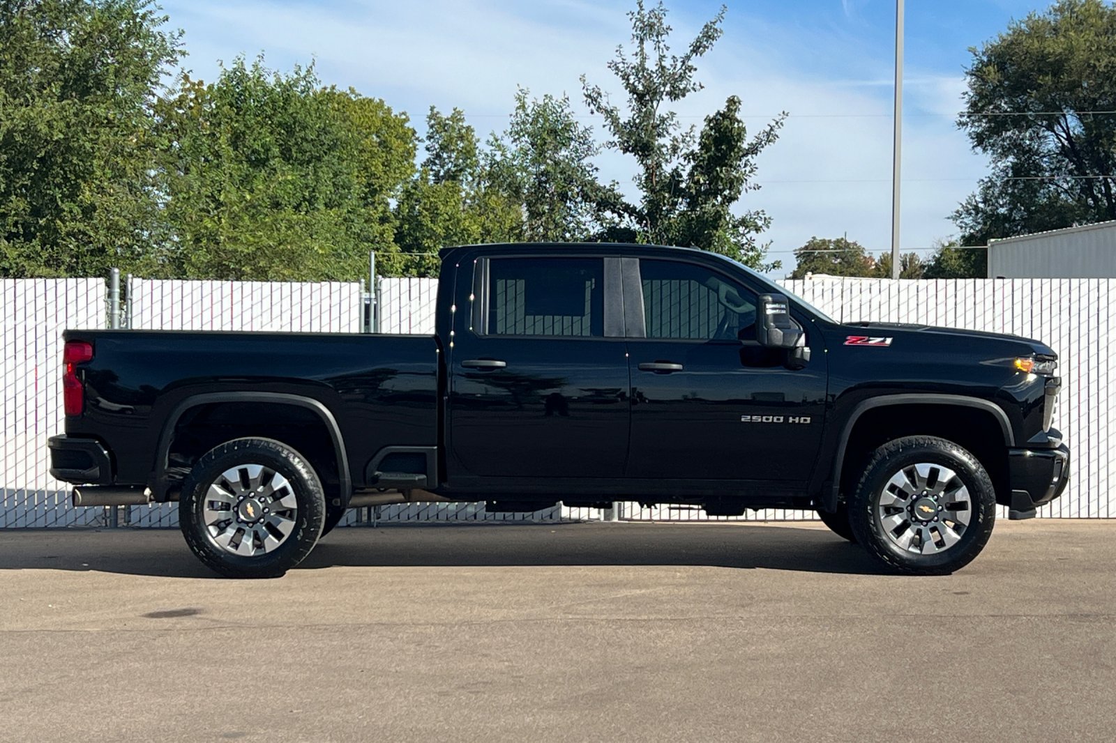 Used 2025 Chevrolet Silverado 2500 Custom w/ Custom Value Package AWD/4WD image 3