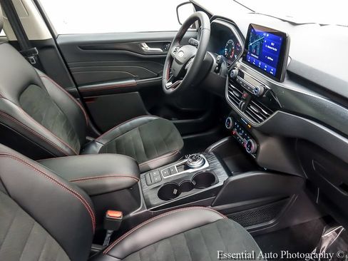 Certified 2022 Ford Escape SEL w/ SEL Stealth AWD Package image 28