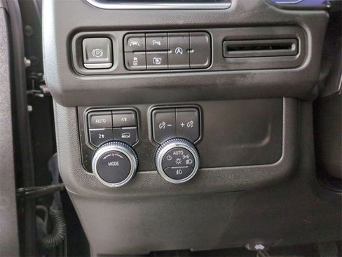 Used 2023 GMC Yukon SLT w/ SLT Premium Package image 18