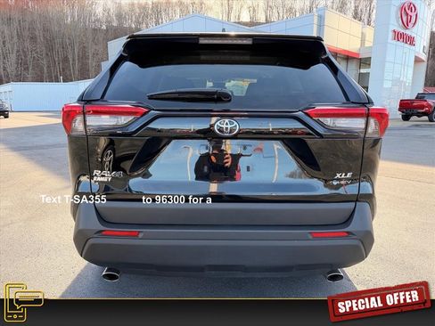 Used 2025 Toyota RAV4 XLE image 6