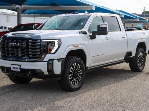 Used 2024 GMC Sierra 2500 Denali Ultimate AWD/4WD image 3